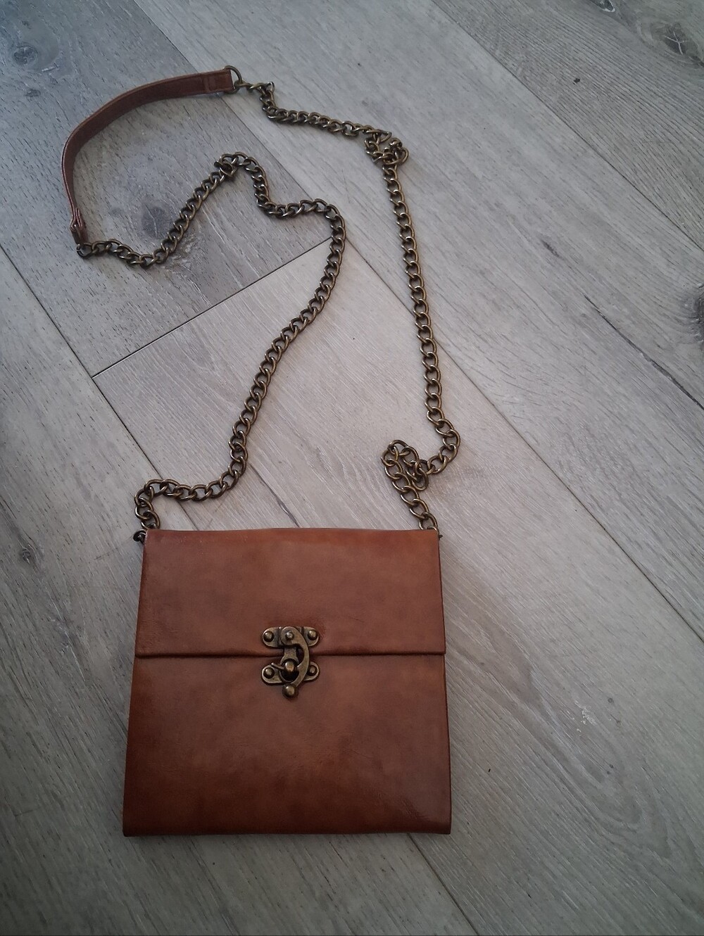 Steve Madden Tan Brown Crossbody Bag with Antiqued Gold Chain